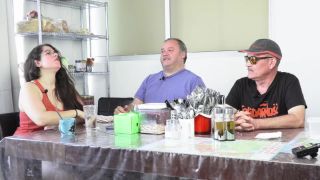 Trio con los de vox - pussycat-2