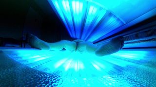 Sexy BBW Playing Public Tanning Bed BBW!-6