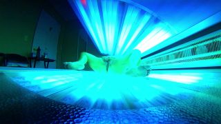 Sexy BBW Playing Public Tanning Bed BBW!-8