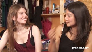 543187 Heiße Mädels ficken sich gegenseitig mit Strap-On.-5