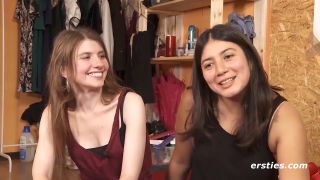 543187 Heiße Mädels ficken sich gegenseitig mit Strap-On.-7