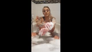 CREAMP$E QUEEN - bambiblacks uk BambiblacksukMy first bath with my new boobs - 12-11-2019 - SiteRip-1