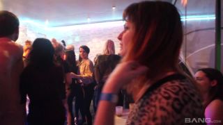 Party Hardcore Gone Crazy 16 Scene 7 group -2