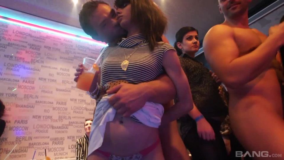 Party Hardcore Gone Crazy 16 Scene 7 group 