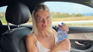 Lia Engel - PUBLIC im AUTO - Auf dem Weg zum Strand abgeschleppt 1080P - Germany-1