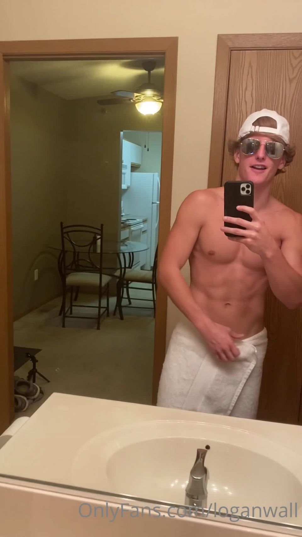 Loganwall () - if you wanted to do my laundry id let you but if you dont i could fill your mouth 21-10-2020