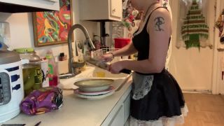 Maid Doing Dishes Webcam-1