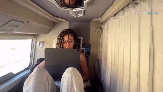 Beatrice Segreti Beatrice Segreti è Troppo Arrapata e Seduce un Uomo in Bus! Sesso Pubblico Amatoriale e Rischioso 1080p-1