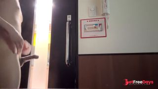 Open the door and show off your bold looks at the karaoke-0
