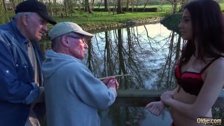 Online tube Old & Young – Jessica Malone-2