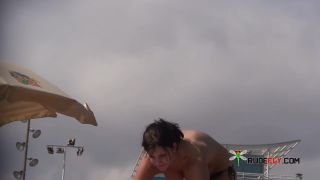 Nude Beach Free Video Filled With Amateur Tits And  Dicks-2