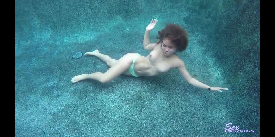 Sexunderwater.com- Payton Banks UW Model Training pt.2