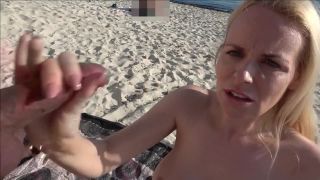  Blowjob porn  Kiki Vega - Blowjob mitten am Strand und Spermawalk - Sperm  Blowjob-7