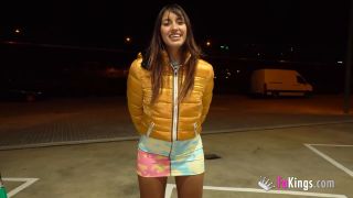 Amateur But SUPERDIRTY 19Yo Latina Blows Cock In Public-1