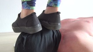 Smelly feet – Mistress Loren trampling-7