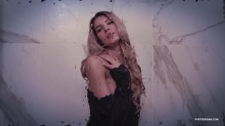 7197 Ursula - Water Drops-3