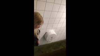 Rough_lesbians_in_the_club_toilet voyeur -0