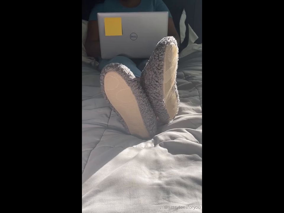 fetish Sassy Toes Sassy Toes aka sassytoesforyou - 12-16-2024 OnlyFans Video - Its a cozy wfh day, and Im lounging in my new slippers, feeling so comfortable while video