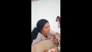 Hermosa chica mamando delicioso-9