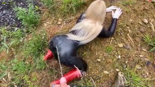 video 35 devil-sophie - Angepisst eingenaesst und abgesmoked - Die pervers geile Latexpissschlampe, real amateur milf on amateur porn -3