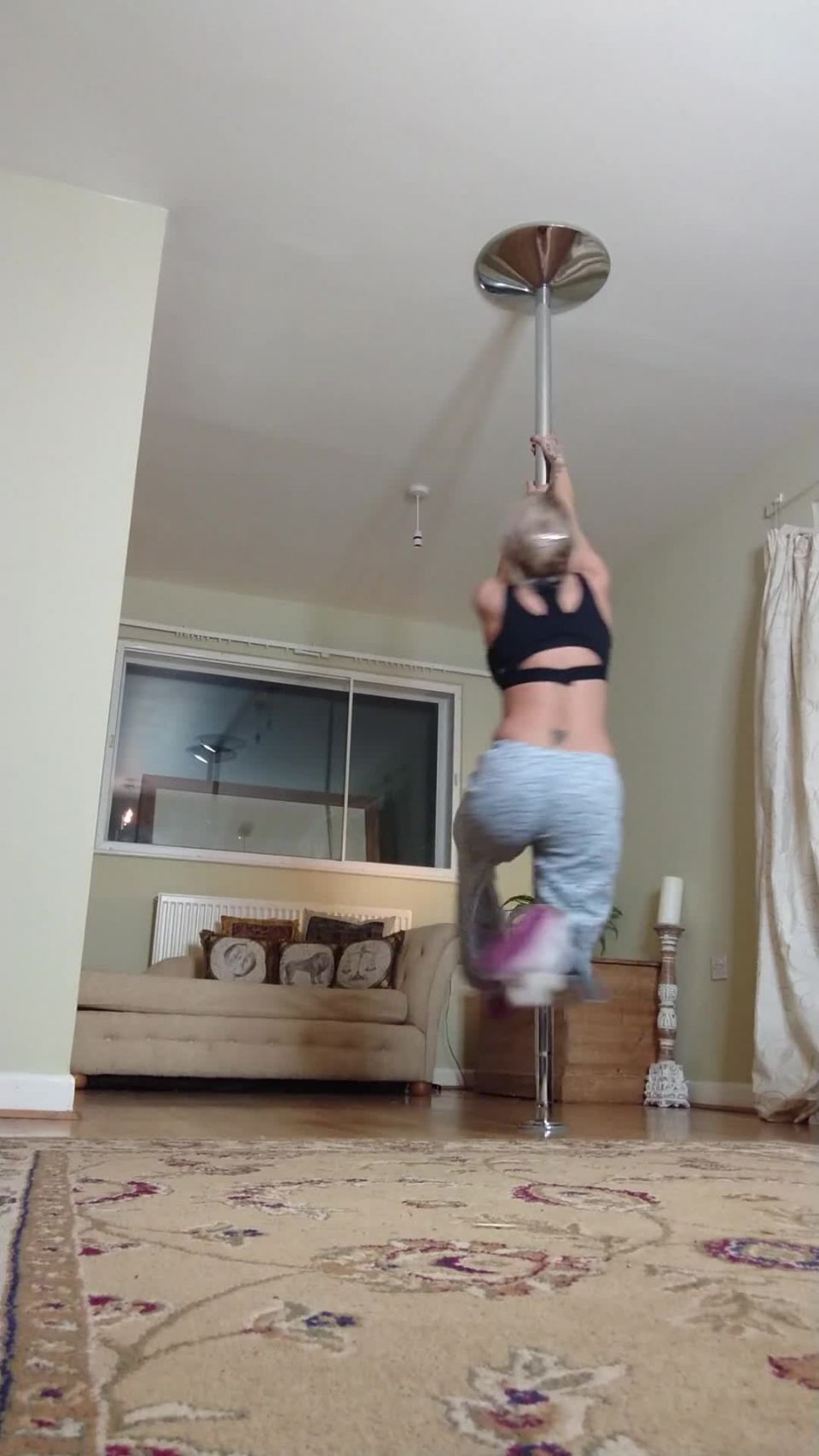 LouLou Petite Louloupetite - pole dancing in pj bottoms can always look sexy when you have the magic lol 23-03-2018
