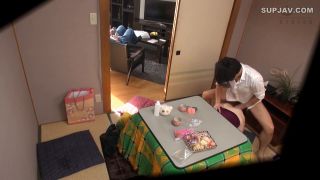 Reducing Mosaic VRTM-397 コタツの中でひっそり奥さんのマ○コに触れると糸を引くほど溢れ出す愛液！ご無沙汰過ぎて旦那が隣に居るにも関わらず何度も悶絶絶頂！3-5
