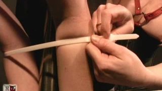 House of Gord19 07 05 Reyja Wood & Lydia McLane - T-Stand (Installation)-4