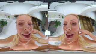 MILF With Lickable Pussy - Smartphone VR-8
