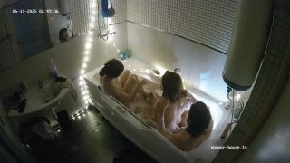 -Amateur HD- Group Bathtub Fun Voyeur 2025 Erik Harold-2
