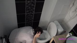 Goddess Valeria - Old model toilet cleaner 4K-1