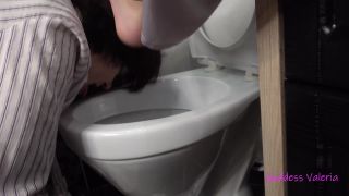 Goddess Valeria - Old model toilet cleaner 4K-7