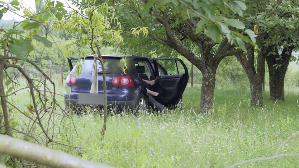 High Heels Porn Ce voyeur lui plait, elle fait l amour avec lui dans sa voiture. Sexe et voyeurisme.