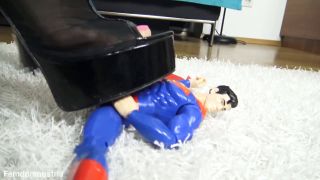 [K2S.CLUB] cruel_reell - Superman Crush - Cruel Reell zerquetscht Superman symbolisch für all... - FullHD 1080P-3