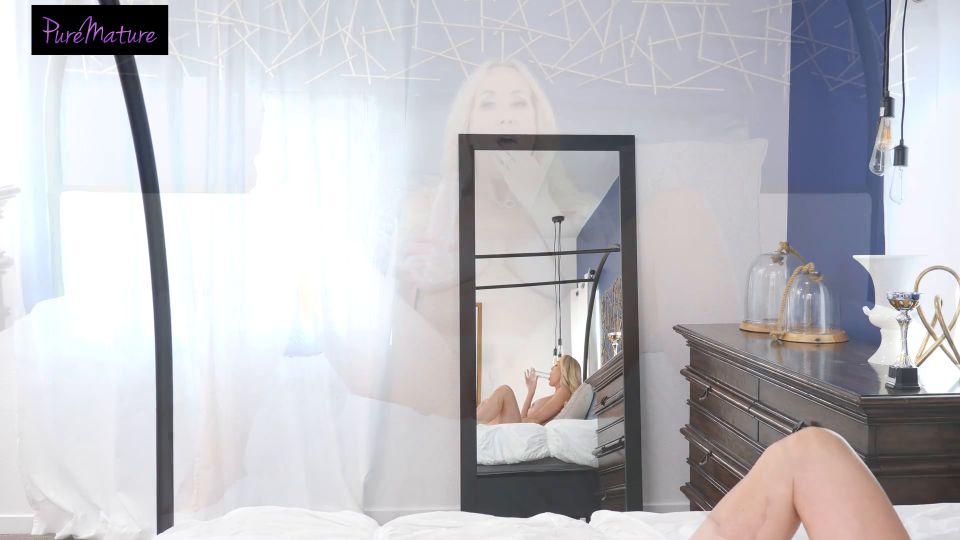 6259 Lonely Cougar Lets Mover Plow Her Box After Moving Boxes...