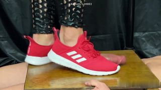 Kloe, The Fetish Couple Kloe & The Fetish Couple - How Many Full Weight Jumps Before Your Pop - Ballbusting-5