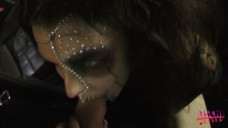 [K2S.CLUB] aische-pervers - In der Halloween Nacht am Parkplatz gefickt - FullHD 1080P-2