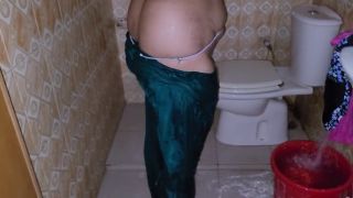 Desi Sex It's so much fun to take a bath alone in the bathroom.-7