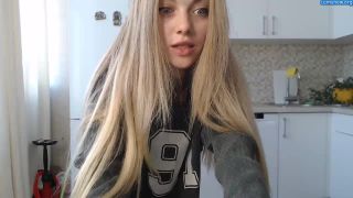 Brilliantvictoria – 20 yo slender Vi goes solo in her kitche-9