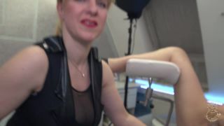 xxx video clip 19 Fräulein Schmitt – Leibesvisitationen Part 1-2, anal more on strap on -6