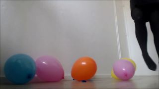 InkedDutch - ballonnen knallen met hoge hakken-5