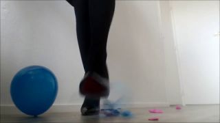 InkedDutch - ballonnen knallen met hoge hakken-8