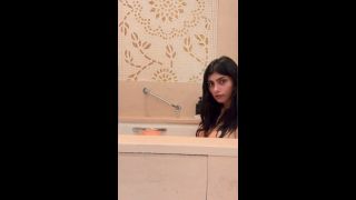 Mia Khalifa Steamy Hotel Shower In Paris 2025 Must-See-5