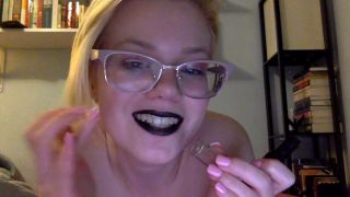 Pearl Sinclair hevc Pearl Sinclair Goth-Teen-Plugs-and-Spanks-Herself-10-23-2018-1