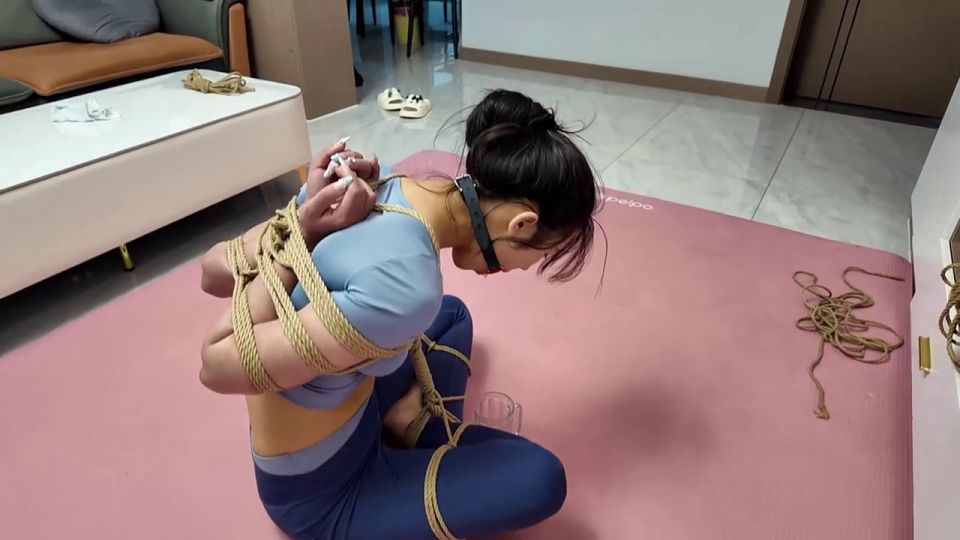 李大侠 瑜伽美女驯服记 杨若琳 (Fetish porn)