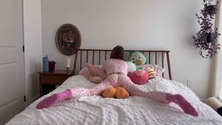 Bunnie babybunnnie-2024-10-15-3524687051-2