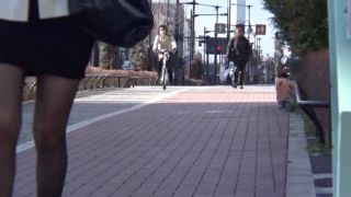 Commuter Bus Chaos: Tight Spaces & Unexpected Moments-3