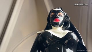 LatexLolaNoir - Sucking for Salvation.-6