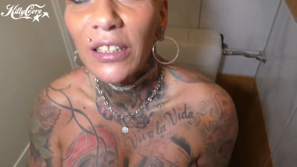 Fucking in the bathroom KittyCore (MILF porn)