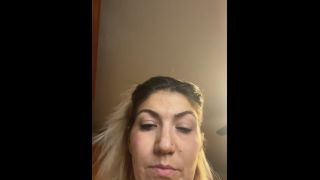 Skylar blue  brunette Skylar Blue Teases Her Massive Tits in Explicit Erome Video-2