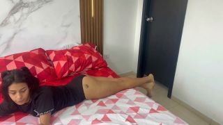 Video Sorprendo a Mi Hermanastra Con Mi Camisa Puesta, La Desvisto ...-1